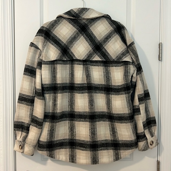 Garage Cream Black Gray Plaid Vicinity Oversized Quilted Shacket Size Medium - Picture 5 of 12